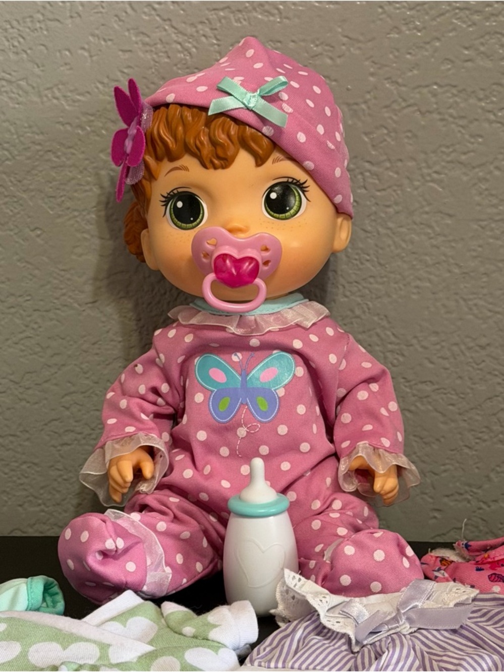 2017 Hasbro Baby Alive Shimmer & Splash Doll with extra Outfits/Clothes - Picture 5 of 12